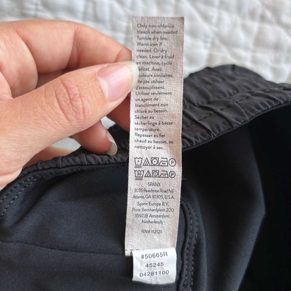 SPANX Get Moving Short Booty Boost 2 in 1 Double Layer Running Athletic Shorts - Picture 7 of 7